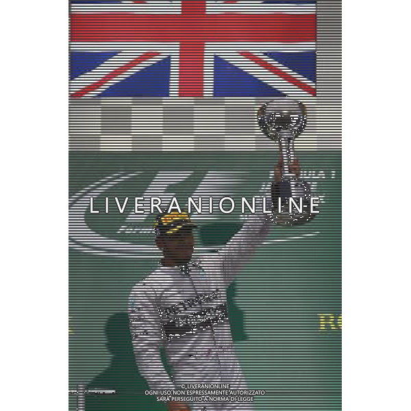 1st place Lewis Hamilton (GBR) Mercedes AMG F1. 05.10.2014. Formula 1 World Championship, Rd 15, Japanese Grand Prix, Suzuka, Japan, Race Day. 
