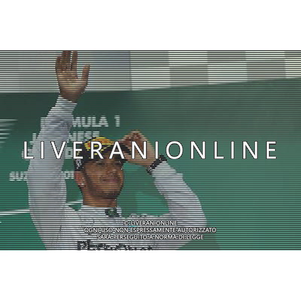 Race winner Lewis Hamilton (GBR) Mercedes AMG F1 celebrates on the podium. 05.10.2014. Formula 1 World Championship, Rd 15, Japanese Grand Prix, Suzuka, Japan, Race Day. AG ALDO LIVERANI SAS ONLY ITALY