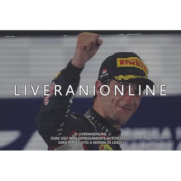 Daniel Ricciardo (AUS) Red Bull Racing celebrates his third position on the podium. 21.09.2014. Formula 1 World Championship, Rd 14, Singapore Grand Prix, Singapore, Singapore, Race Day. 