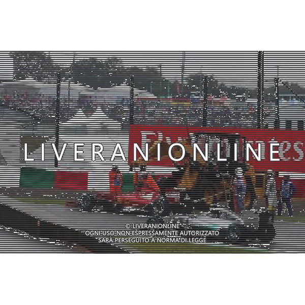 Nico Rosberg (GER) Mercedes AMG F1 W05 passes the stricken Ferrari F14-T of Fernando Alonso (ESP) Ferrari, which is removed by marshals using a digger. 05.10.2014. Formula 1 World Championship, Rd 15, Japanese Grand Prix, Suzuka, Japan, Race Day. AG ALDO LIVERANI SAS ONLY ITALY