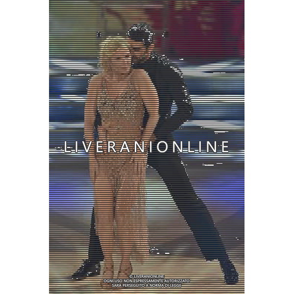 Roma - 04/10/2014 - Auditorium Rai - Trasmissione TV \' Ballando con le stelle \' - nella foto: Katherine Kelly Lang e Simone Di Pasquale / Ph. Fabrizio Corradetti - Ag. Aldo Liverani sas