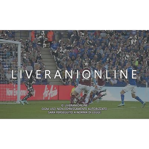 Burnley\'s Michael Kightly scores his sides equalising goal to make the score 1-1 Photographer Stephen White/CameraSport Football - Barclays Premiership - Leicester City v Burnley - Saturday 04th October 2014 - King Power Stadium - Leicester © CameraSport - 43 Linden Ave. Countesthorpe. Leicester. England. LE8 5PG - Tel: +44 (0) 116 277 4147 - admin@camerasport.com - www.camerasport.com AG ALDO LIVERANI SAS ONLY ITALY