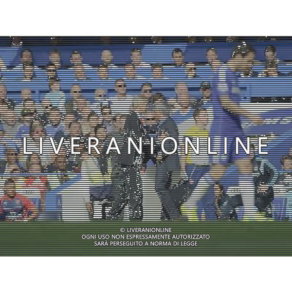 Chelsea manager JosŽ Mourinho protests to Arsenal manager Arsne Wenger about entering his technical area Photographer Ashley Western/CameraSport Football - Barclays Premiership - Chelsea v Arsenal - Sunday 05th October 2014 - Stamford Bridge - London © CameraSport - 43 Linden Ave. Countesthorpe. Leicester. England. LE8 5PG - Tel: +44 (0) 116 277 4147 - admin@camerasport.com - www.camerasport.com AG ALDO LIVERANI SAS ONLY ITALY