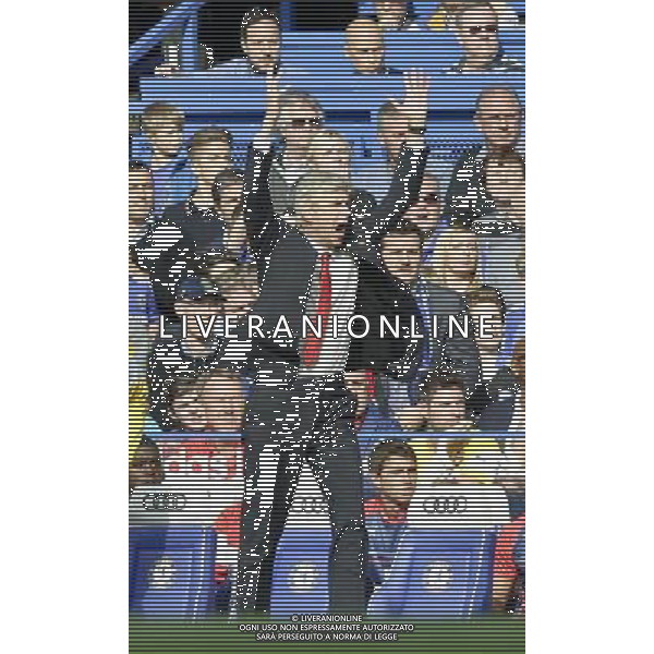 Arsenal manager Arsne Wenger protests at Chelsea\'s Gary Cahill tackle on Arsenal\'s Alexis Sanchez Photographer Ashley Western/CameraSport Football - Barclays Premiership - Chelsea v Arsenal - Sunday 05th October 2014 - Stamford Bridge - London © CameraSport - 43 Linden Ave. Countesthorpe. Leicester. England. LE8 5PG - Tel: +44 (0) 116 277 4147 - admin@camerasport.com - www.camerasport.com AG ALDO LIVERANI SAS ONLY ITALY