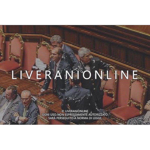 Roma - 08/10/2014 - Palazzo Madama - Voto di fiducia sul disegno di legge Jobs Act - nella foto: Il senatore Vincenzo Santangelo e Sergio Puglia siedono sul banco del governo / Ph. Fabrizio Corradetti - Ag. Aldo Liverani Sas