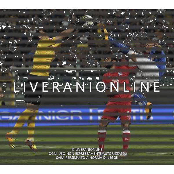 Qualificazioni ai Campionati Europei di Calcio UEFA Francia 2016 Gruppo H Palermo - 10.10.2014 Italia-Azerbaijan Nella Foto: simone zaza cerca di anticipare il portiere /Ph.Vitez-Ag. Aldo Liverani