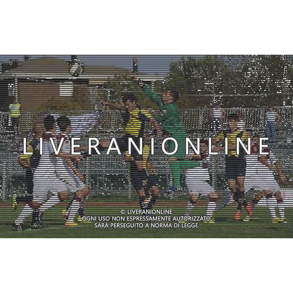 Campionato di Calcio Lega Pro Girone B 2014/2015 8 Giornata Rimini - 11.10.2014 Santarcangelo-Reggiana Nella Foto:feola anticipa tutti /Ph.Vitez-Ag. Aldo Liverani