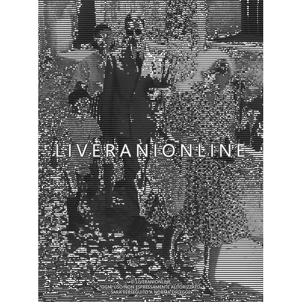 TORRITA TIBERINA 1950/55 NELLA FOTO ALDO MORO CON LA MOGLIE E I FIGLI AGENZIA DUFOTO-GIOVANNI LIVERANI-ALDO LIVERANI