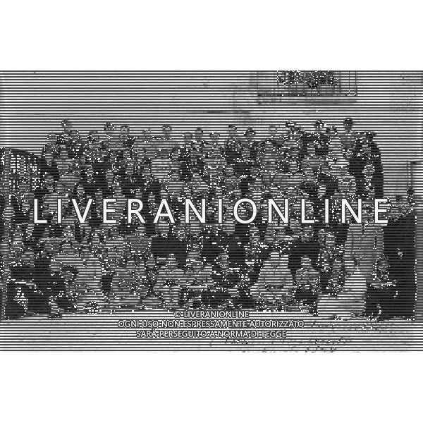 ROMA NELLA FOTO ALDO MORO COL GRUPPO UNIVERSITARIO AGENZIA DUFOTO-GIOVANNI LIVERANI-ALDO LIVERANI