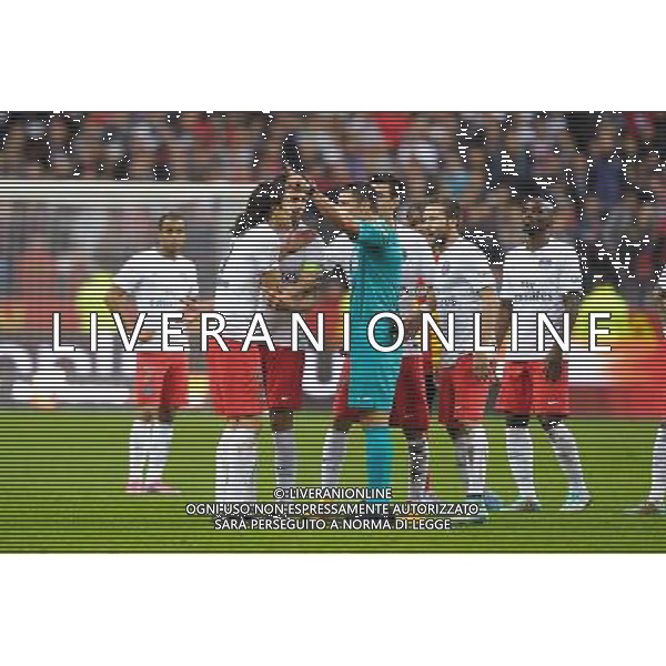 Expulsion Edinson CAVANI / Nicolas RAINVILLE - 17.10.2014 - Lens / Paris Saint Germain - 10eme journee de Ligue 1 - Photo : Andre Ferreira / Icon Sport AG ALDO LIVERANI SAS ONLY ITALY