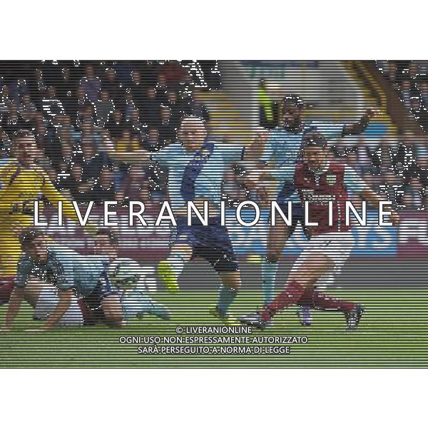 BurnleyÕs George Boyd scores his sides first goal Photographer Ian Cook/CameraSport Football - Barclays Premiership - Burnley v West Ham United - Saturday 18th October 2014 - Turf Moore - Burnley © CameraSport - 43 Linden Ave. Countesthorpe. Leicester. England. LE8 5PG - Tel: +44 (0) 116 277 4147 - admin@camerasport.com - www.camerasport.com AG ALDO LIVERANI SAS ONLY ITALY