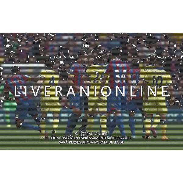 Chelsea\'s Cesc Fabregas pulls Crystal Palace\'s Fraizer Campbell Photographer Kieran Galvin/CameraSport Football - Barclays Premiership - Crystal Palace v Chelsea - Saturday 18th October 2014 - Selhurst Park - London © CameraSport - 43 Linden Ave. Countesthorpe. Leicester. England. LE8 5PG - Tel: +44 (0) 116 277 4147 - admin@camerasport.com - www.camerasport.com AG ALDO LIVERANI SAS ONLY ITALY