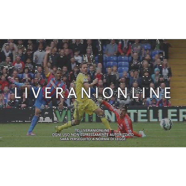 Crystal Palace\'s Fraizer Campbell Photographer Kieran Galvin/CameraSport Football - Barclays Premiership - Crystal Palace v Chelsea - Saturday 18th October 2014 - Selhurst Park - London © CameraSport - 43 Linden Ave. Countesthorpe. Leicester. England. LE8 5PG - Tel: +44 (0) 116 277 4147 - admin@camerasport.com - www.camerasport.com AG ALDO LIVERANI SAS ONLY ITALY