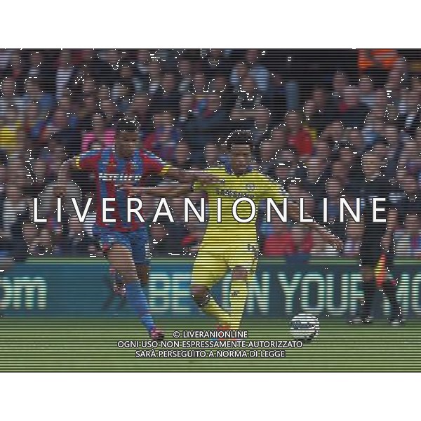\ch18\ despite the attentions of Crystal Palace\'s Fraizer Campbell Photographer Kieran Galvin/CameraSport Football - Barclays Premiership - Crystal Palace v Chelsea - Saturday 18th October 2014 - Selhurst Park - London © CameraSport - 43 Linden Ave. Countesthorpe. Leicester. England. LE8 5PG - Tel: +44 (0) 116 277 4147 - admin@camerasport.com - www.camerasport.com AG ALDO LIVERANI SAS ONLY ITALY