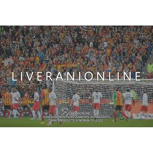 Supporters Lens - 17.10.2104 - Lens / PSG - 10eme journee de Ligue 1 Photo : Andre Ferreira / Icon Sport AG ALDO LIVERANI SAS ONLY ITALY