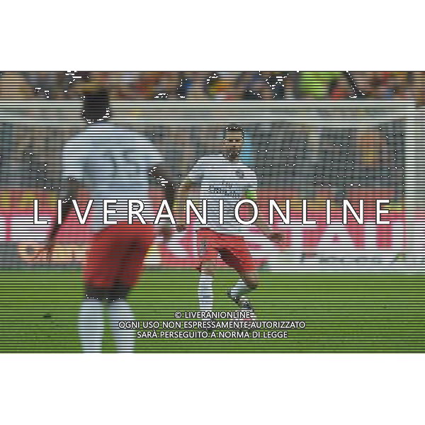 Thiago Motta - 17.10.2104 - Lens / PSG - 10eme journee de Ligue 1 Photo : Andre Ferreira / Icon Sport AG ALDO LIVERANI SAS ONLY ITALY