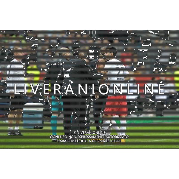 Expulsion de Edinson Cavani / Antoine Kombouare / Javier Pastore - 17.10.2104 - Lens / PSG - 10eme journee de Ligue 1 Photo : Andre Ferreira / Icon Sport AG ALDO LIVERANI SAS ONLY ITALY
