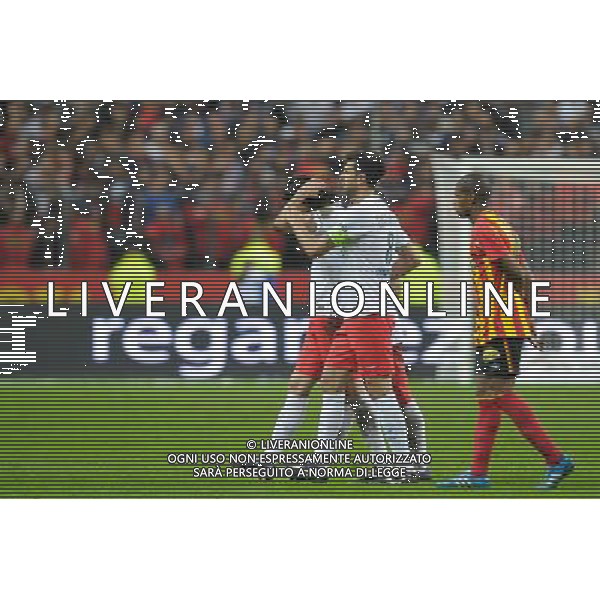 Expulsion de Edinson Cavani / Thiago Motta - 17.10.2104 - Lens / PSG - 10eme journee de Ligue 1 Photo : Andre Ferreira / Icon Sport AG ALDO LIVERANI SAS ONLY ITALY