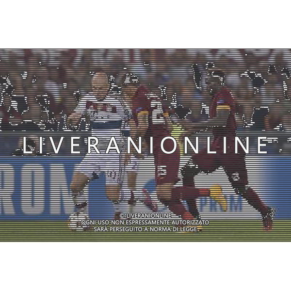 Roma - 21/10/2014 - Stadio Olimpico - Uefa Champions League 2014/2015 - AS Roma vs Bayern Monaco - nella foto: robben e holebas e Mapou Yanga-Mbiwa / Ph Fabrizio Corradetti - Ag. Aldo Liverani sas