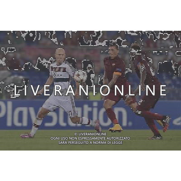 Roma - 21/10/2014 - Stadio Olimpico - Uefa Champions League 2014/2015 - AS Roma vs Bayern Monaco - nella foto: Arjen Robben e Holebas / Ph Fabrizio Corradetti - Ag. Aldo Liverani sas