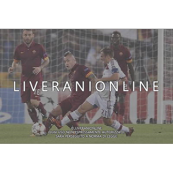 Roma - 21/10/2014 - Stadio Olimpico - Uefa Champions League 2014/2015 - AS Roma vs Bayern Monaco - nella foto: Radja Nainggolan e Philipp Lahm / Ph Fabrizio Corradetti - Ag. Aldo Liverani sas
