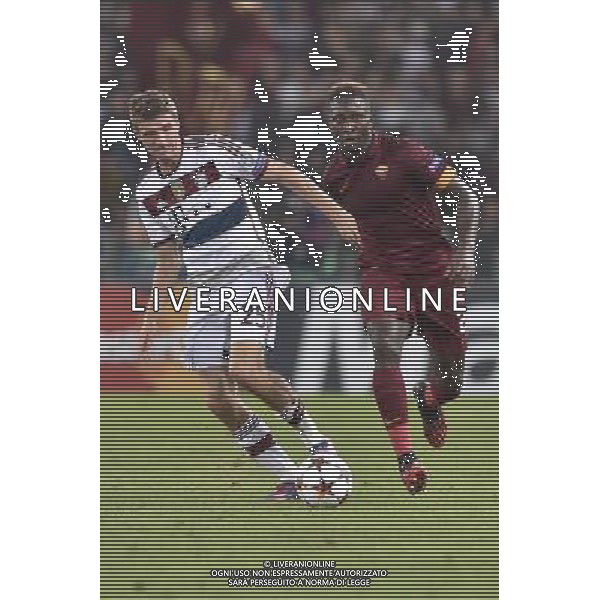 Roma - 21/10/2014 - Stadio Olimpico - Uefa Champions League 2014/2015 - AS Roma vs Bayern Monaco - nella foto: Mapou Yanga-Mbiwa e Thomas Muller / Ph Fabrizio Corradetti - Ag. Aldo Liverani sas