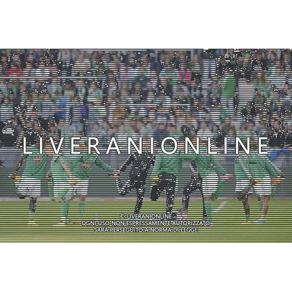 Echauffement Saint Etienne - 26.10.2014 - Saint Etienne / Metz - 11eme journee Ligue Photo : Jean Paul Thomas / Icon Sport /Agenzia Aldo Liverani sas - ITALY ONLY - EDITORIAL USE ONLY