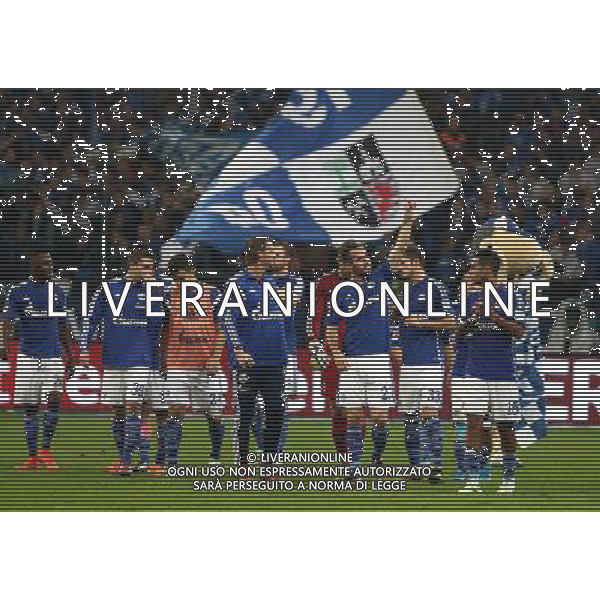 firo Fu§ball,Fussball, 31.10.2014 1.Bundesliga, Saison 2014/2015 FC Schalke 04 - FC Augsburg Die Schalker Mannschaft bei der Ehrenrunde. $worldrightsEs gelten unsere AGB, einsehbar auf www.firosportphoto.de copyright by firo sportphoto: Coesfelder Strasse 207Ê 48249 D † L M E N (Duelmen) www.firosportphoto.de mail@firosportphoto.de (V o l k s b a n k B o c h u m - W i t t e n ) BLZ.: 430 601 29 Kt. Nr.: 341 117 100 Tel:Ê 02594 /9916004 Fax:Ê02594 /9916005firo AG ALDO LIVERANI SAS ONLY ITALY
