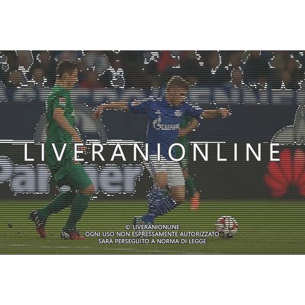 firo Fu§ball,Fussball, 31.10.2014 1.Bundesliga, Saison 2014/2015 FC Schalke - FC Augsburg Zweikampf Max Meyer gegen Dominik Kohr $worldrightsEs gelten unsere AGB, einsehbar auf www.firosportphoto.de copyright by firo sportphoto: Coesfelder Str.207 48249 DŸlmen www.firosportphoto.de mail@firosportphoto.de (V o l k s b a n k B o c h u m - W i t t e n ) BLZ.: 430 601 29 Kt. Nr.: 341 117 100 Tel:Ê 02594 - 9916004 Fax:Ê02594 - 9916005 AG ALDO LIVERANI SAS ONLY ITALY