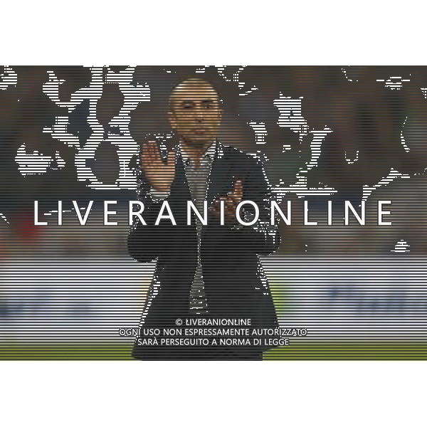 firo Fu§ball,Fussball, 31.10.2014 1.Bundesliga, Saison 2014/2015 FC Schalke - FC Augsburg TRAINER Roberto Di Matteo GESTIK $worldrightsEs gelten unsere AGB, einsehbar auf www.firosportphoto.de copyright by firo sportphoto: Coesfelder Str.207 48249 DŸlmen www.firosportphoto.de mail@firosportphoto.de (V o l k s b a n k B o c h u m - W i t t e n ) BLZ.: 430 601 29 Kt. Nr.: 341 117 100 Tel:Ê 02594 - 9916004 Fax:Ê02594 - 9916005 AG ALDO LIVERANI SAS ONLY ITALY