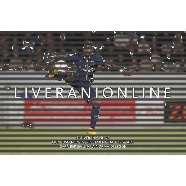 Serge AURIER - 01.11.2014 - Lorient / Paris Saint Germain - 12eme journee de Ligue 1 Photo : Vincent Michel / Icon Sport AG ALDO LIVERANI SAS ONLY ITALY