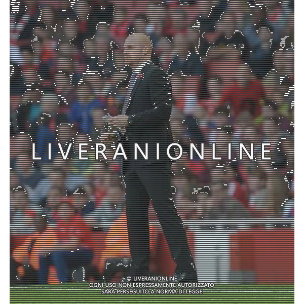 Burnley manager Sean Dyche during todays match Photographer Ian Cook/CameraSport Football - Barclays Premiership - Arsenal v Burnley - Saturday 1st November 2014 - Emirates Stadium - London © CameraSport - 43 Linden Ave. Countesthorpe. Leicester. England. LE8 5PG - Tel: +44 (0) 116 277 4147 - admin@camerasport.com - www.camerasport.com AG ALDO LIVERANI SAS ONLY ITALY