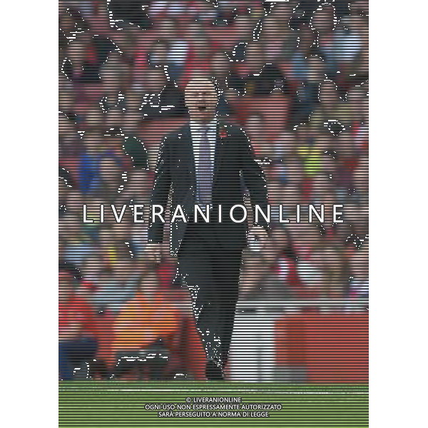 Burnley manager Sean Dyche during todays match Photographer Ian Cook/CameraSport Football - Barclays Premiership - Arsenal v Burnley - Saturday 1st November 2014 - Emirates Stadium - London © CameraSport - 43 Linden Ave. Countesthorpe. Leicester. England. LE8 5PG - Tel: +44 (0) 116 277 4147 - admin@camerasport.com - www.camerasport.com AG ALDO LIVERANI SAS ONLY ITALY