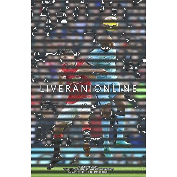 Manchester City\'s Vincent Kompany out jumps Manchester United\'s Robin van Persie Photographer Dave Howarth/CameraSport Football - Barclays Premiership - Manchester City v Manchester United - Sunday 2nd November 2014 - Etihad Stdium - Manchester © CameraSport - 43 Linden Ave. Countesthorpe. Leicester. England. LE8 5PG - Tel: +44 (0) 116 277 4147 - admin@camerasport.com - www.camerasport.com AG ALDO LIVERANI SAS ONLY ITALY