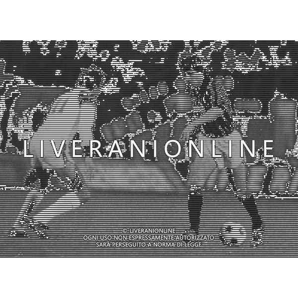 ARCHIVIO LIVERANI NELLA FOTO VINICIO VERZA CON LA MAGLIA DEL MILAN AG ALDO LIVERANI SAS