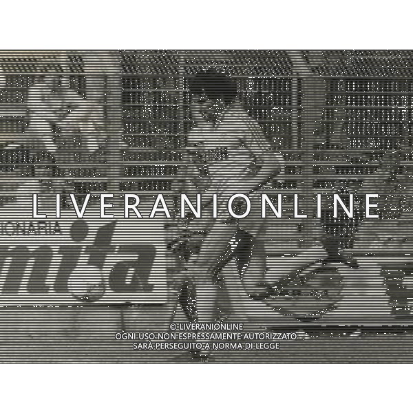 ARCHIVIO LIVERANI NELLA FOTO VINICIO VERZA CON LA MAGLIA DEL VERONA AG ALDO LIVERANI SAS