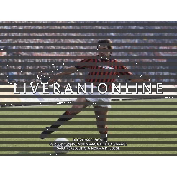 ARCHIVIO LIVERANI NELLA FOTO VINICIO VERZA CON LA MAGLIA DEL MILAN AG ALDO LIVERANI SAS