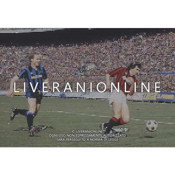 ARCHIVIO LIVERANI NELLA FOTO VINICIO VERZA CON LA MAGLIA DEL MILAN E KARL RUMMENIGGE AG ALDO LIVERANI SAS