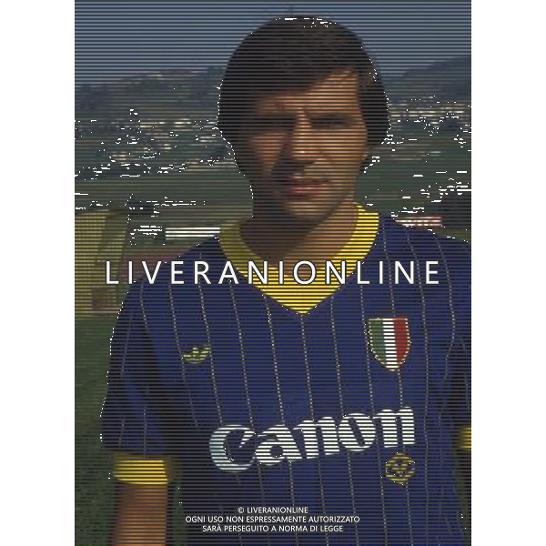 ARCHIVIO LIVERANI NELLA FOTO VINICIO VERZA CON LA MAGLIA DEL VERONA AG ALDO LIVERANI SAS