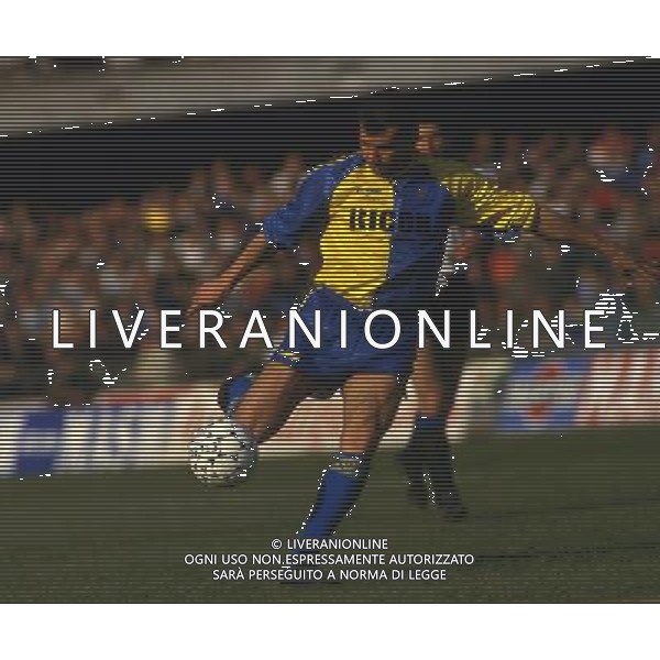 ARCHIVIO LIVERANI NELLA FOTO VINICIO VERZA CON LA MAGLIA DEL VERONA AG ALDO LIVERANI SAS