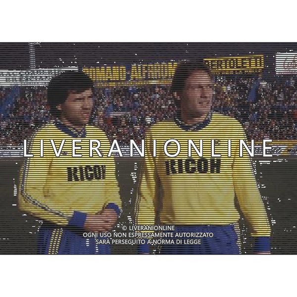 ARCHIVIO LIVERANI NELLA FOTO VINICIO VERZA CON LA MAGLIA DEL VERONA E PREBEN LARSEN ELKJAER AG ALDO LIVERANI SAS