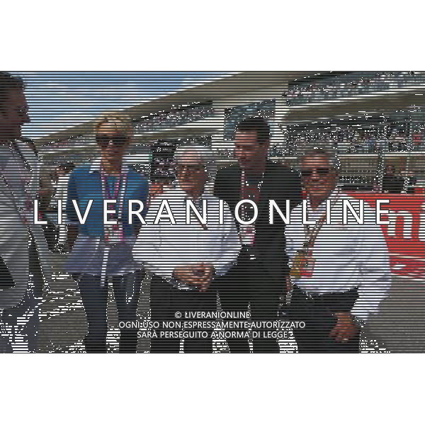 (L to R): Simon Le Bon (GBR) Duran Duran Lead Singer with Pamela Anderson (USA) Actress; Bernie Ecclestone (GBR); Keanu Reeves (USA) Actor; and Mario Andretti (USA) Circuit of The Americas\' Official Ambassador. 02.11.2014. Formula 1 World Championship, Rd 17, United States Grand Prix, Austin, Texas, USA, Race Day. AG ALDO LIVERANI SAS ONLY ITALY