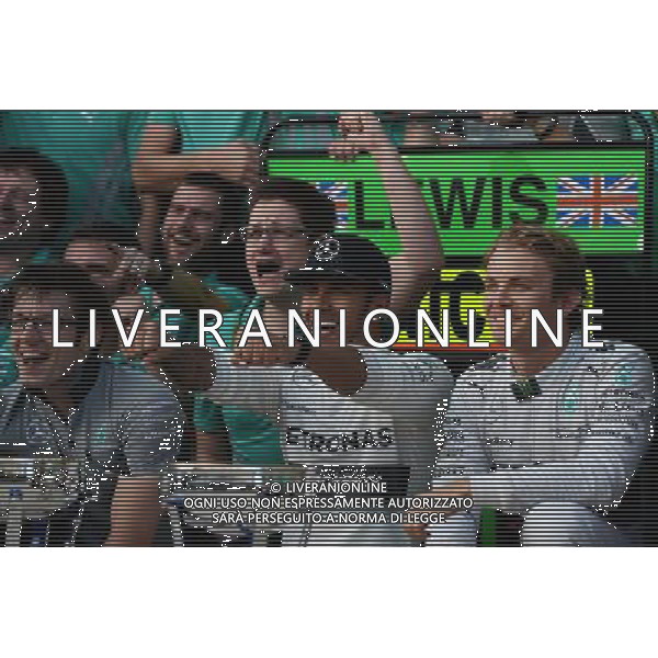 Race winner Lewis Hamilton (GBR) Mercedes AMG F1 celebrates with team mate Nico Rosberg (GER) Mercedes AMG F1 and the team. 02.11.2014. Formula 1 World Championship, Rd 17, United States Grand Prix, Austin, Texas, USA, Race Day. AG ALDO LIVERANI SAS ONLY ITALY