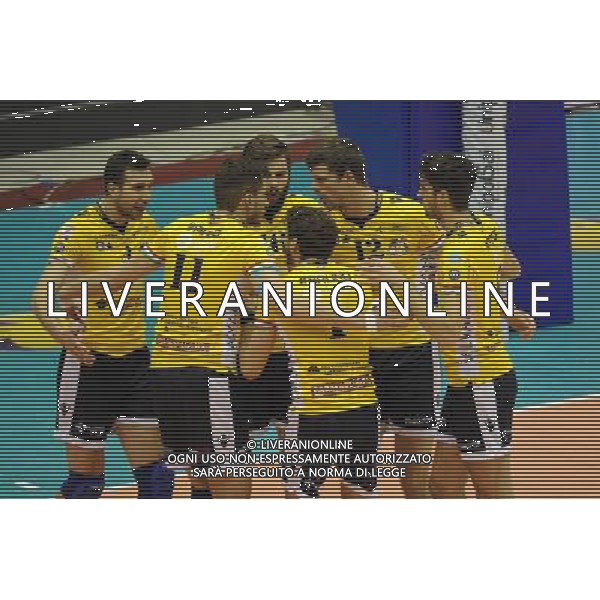 Campionato SuperLega UnipolSai - 4Â° giornata Assago (Milano) 2-11-2014 Mediolanum Forum Revivre Milano vs Modena Volley nella foto esultanza Modena Volley dopo un punto foto Roberto Garavaglia - ag. Aldo Liverani sas