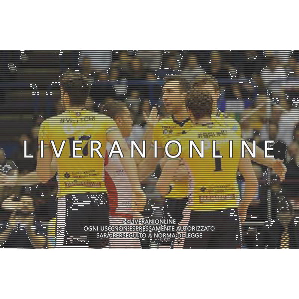 Campionato SuperLega UnipolSai - 4Â° giornata Assago (Milano) 2-11-2014 Mediolanum Forum Revivre Milano vs Modena Volley nella foto esultanza Modena Volley dopo un punto foto Roberto Garavaglia - ag. Aldo Liverani sas