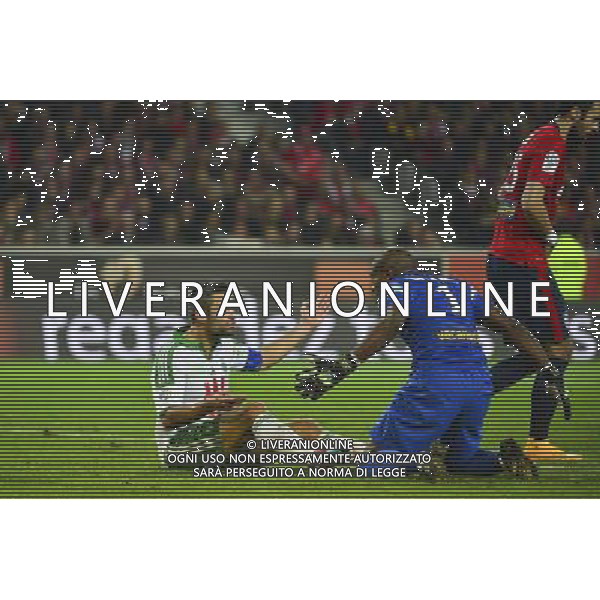 Loic PERRIN / Vincent ENYEAMA - 01.11.2014 - Lille / Saint Etienne - 12eme journee Ligue 1 Photo : Dave Winter / Icon Sport AG ALDO LIVERANI SAS ONLY ITALY