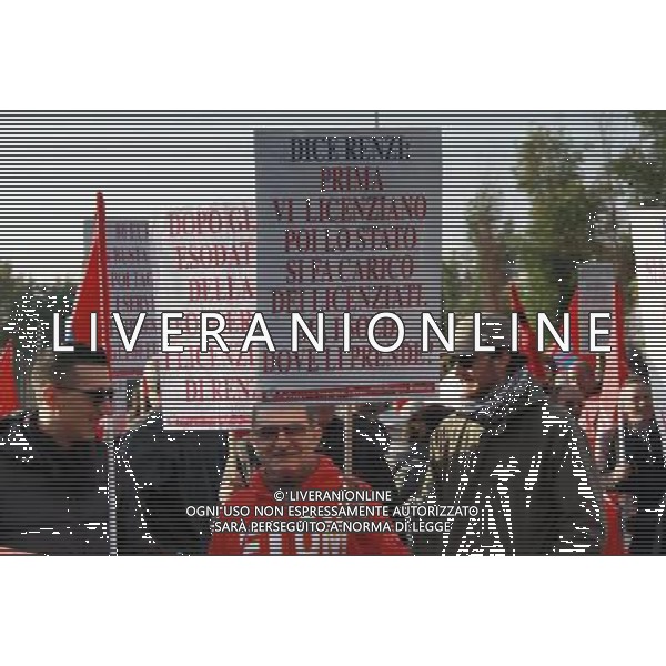 La Protesta dei sindacati durante la visita del Premier Matteo Renzi a Brescia 03 Novembre 2014 ©Fotolive Jacopo Beccalossi/AGENZIA ALDO LIVERANI SAS