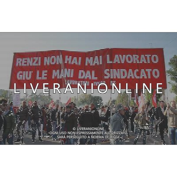 La Protesta dei sindacati durante la visita del Premier Matteo Renzi a Brescia 03 Novembre 2014 ©Fotolive Jacopo Beccalossi/AGENZIA ALDO LIVERANI SAS