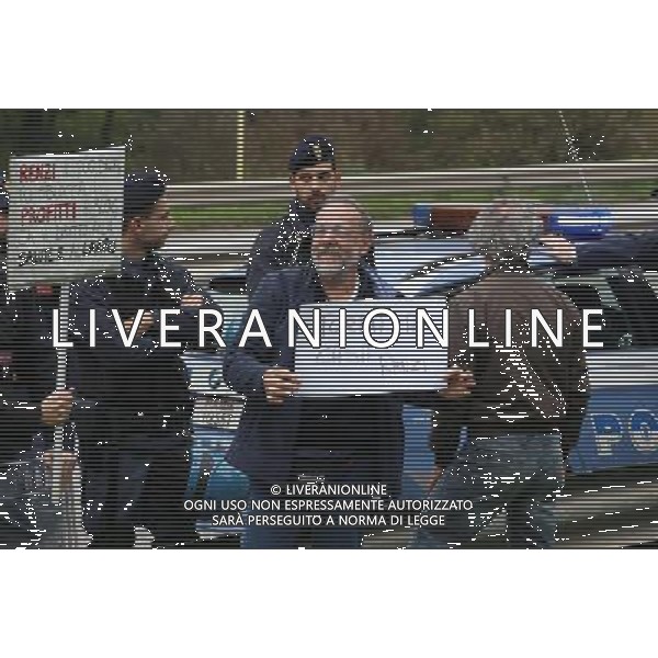 La Protesta dei sindacati durante la visita del Premier Matteo Renzi a Brescia 03 Novembre 2014 ©Fotolive Jacopo Beccalossi/AGENZIA ALDO LIVERANI SAS