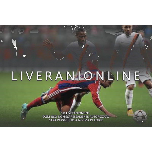 firo Fu§ball,Fussball, 05.11.2014 Uefa Champions League, CL, Saison 2014/2015 Gruppenphase, 4. Spieltag, Vorrunde FC Bayern MŸnchen, Muenchen, FCB, - AS Rom, Roma, Zweikampf, Mario Gštze, Goetze, Bayern, gegen, Seydou Keita, AS Rom, $worldrightsEs gelten unsere AGB, einsehbar auf www.firosportphoto.de copyright by firo sportphoto: Coesfelder Str.207 48249 DŸlmen www.firosportphoto.de mail@firosportphoto.de (V o l k s b a n k B o c h u m - W i t t e n ) BLZ.: 430 601 29 Kt. Nr.: 341 117 100 Tel:Ê 02594 - 9916004 Fax:Ê02594 - 9916005 /AGENZIA ALDO LIVERANI SAS - ITALY ONLY - EDITORIAL USE ONLY - Bayern Monaco - Roma